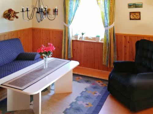 Two-bedroom Holiday Home In Hansnes