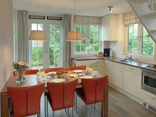 Holiday Home Bungalowparck Tulp & Zee.15