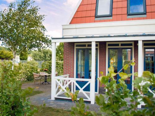 Holiday Home Bungalowparck Tulp & Zee.13