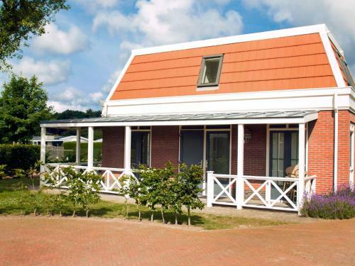Holiday Home Bungalowparck Tulp & Zee.13