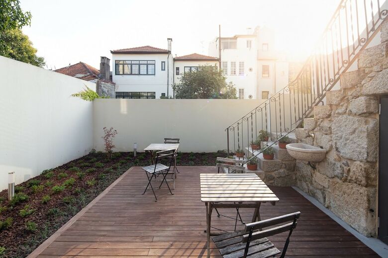 Hostal La Maison Pinheiro Guest House