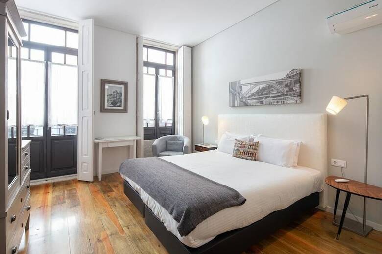Hostal La Maison Pinheiro Guest House