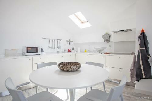 Zona Velha Apartments By An Island Apart