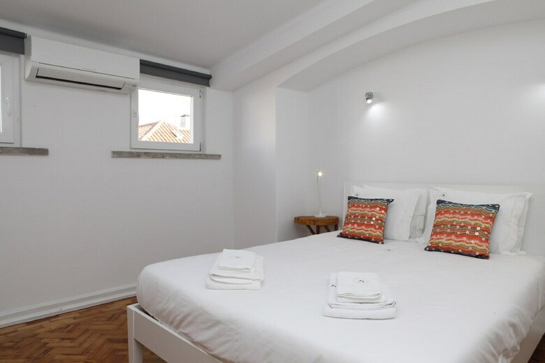 Cascais Downtown Apartment With Sea View