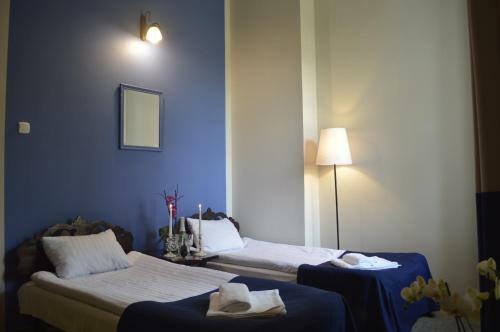 Hotel Ksi??ycowy Dworek
