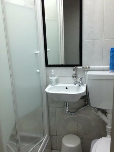 Hostal Palm Guesthouse B&B Rooms