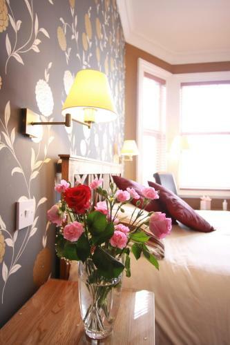 Bed & Breakfast Brentwood Guest House