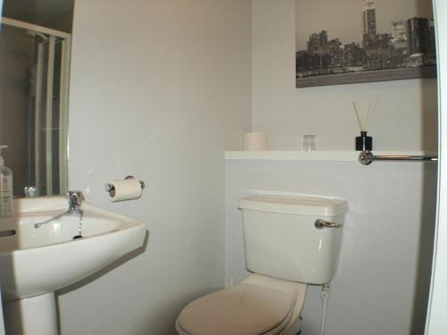 Hostal Vaila Guest House