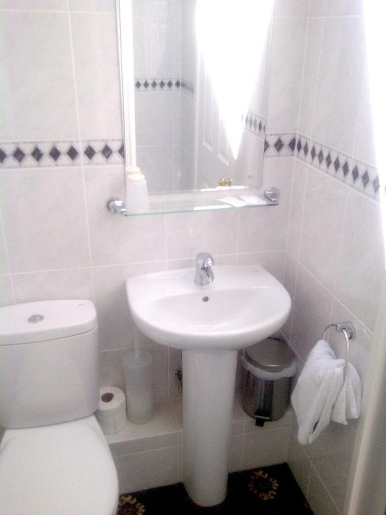 Hostal Hunters Lodge Guest House