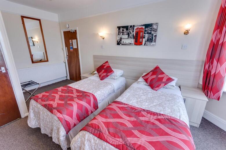 Hostal The Sportsview Guest House