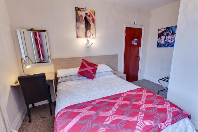 Hostal The Sportsview Guest House