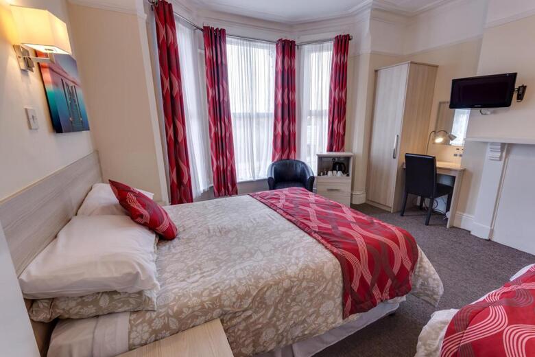 Hostal The Sportsview Guest House