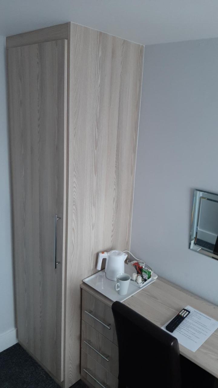 Hostal The Sportsview Guest House