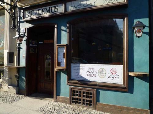 Hostal Academus - Cafe/pub & Guest House