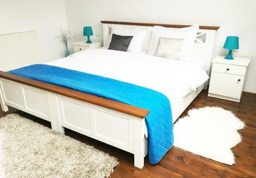 Charming Fireplace Apartment