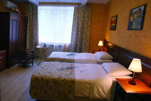 La Mezon Hotel
