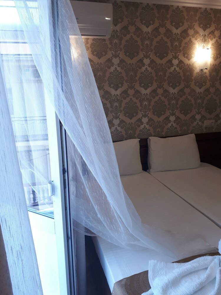 Hostal Saratov Guest House