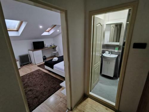 Hostal Ni? City Center Guest House