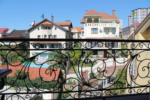 Hostal Dinastiya Guest House