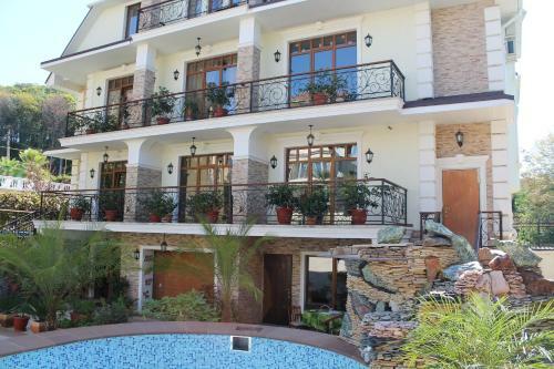 Hostal Dinastiya Guest House