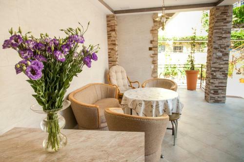 Hostal Dinastiya Guest House