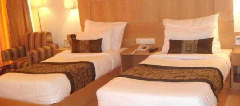 Hotel The Royal Cm