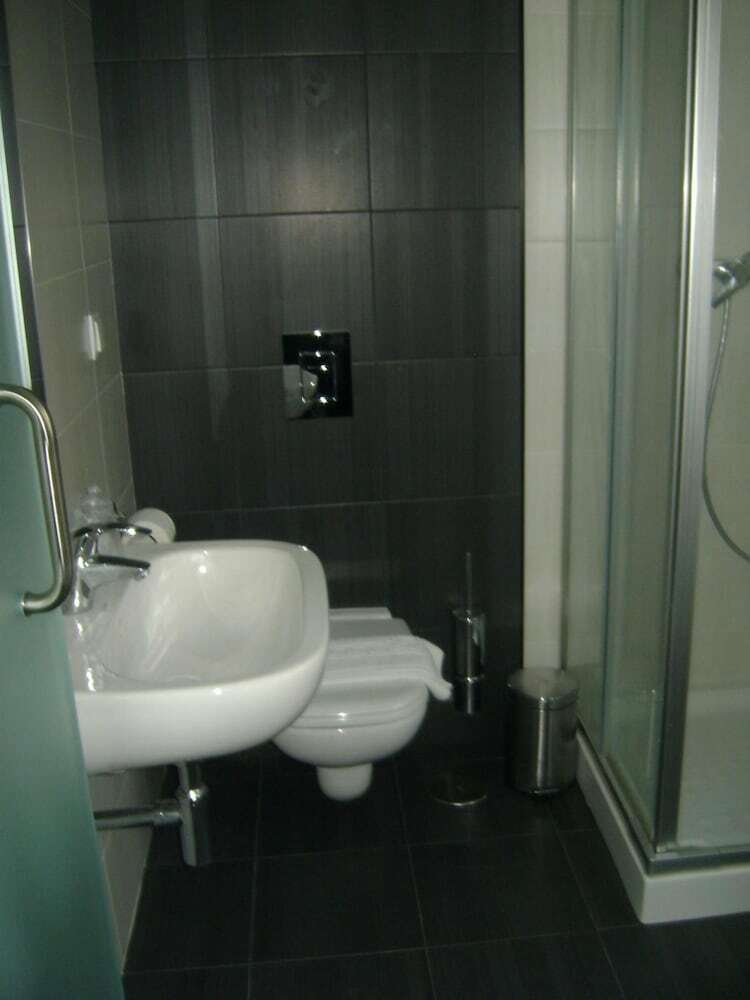Hotel Genesis