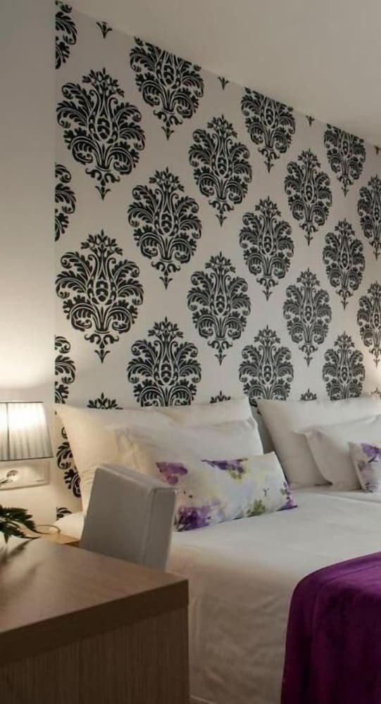 Hotel Genesis