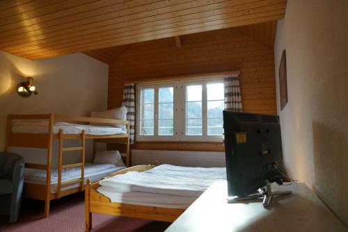 Alpenrose Hotel And Gardens