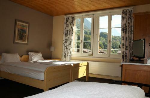 Alpenrose Hotel And Gardens