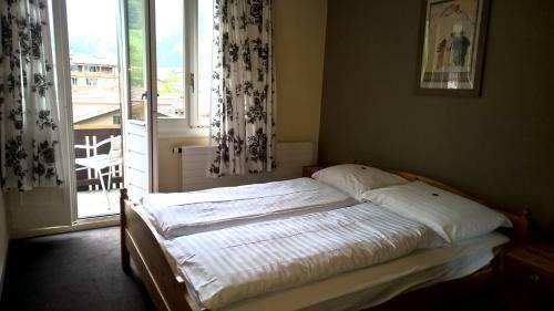 Alpenrose Hotel And Gardens