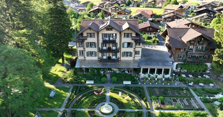 Alpenrose Hotel And Gardens
