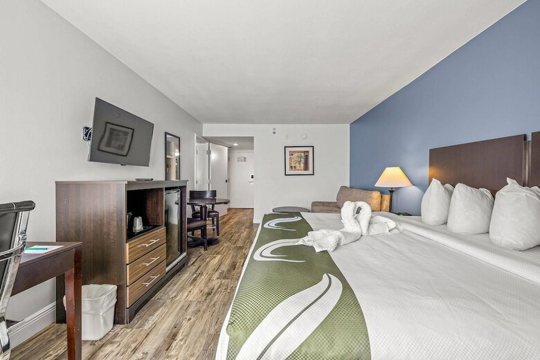 Hotel Quality Inn & Suites