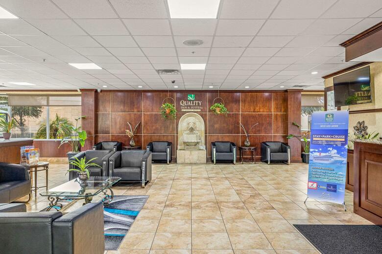 Hotel Quality Inn & Suites