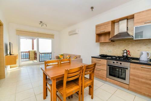 Grand Sea View Aparts