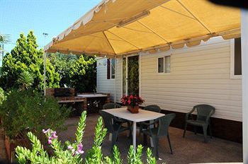 Bed & Breakfast Kamemi Camping Village