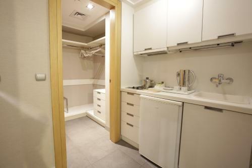 Housez Suites & Apartments Special Class