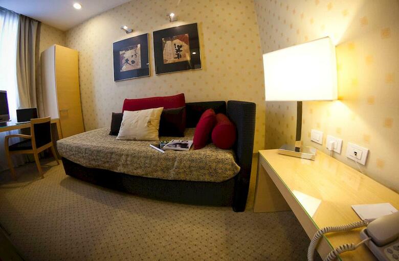 Hotel Holiday Inn Milan Garibaldi Station