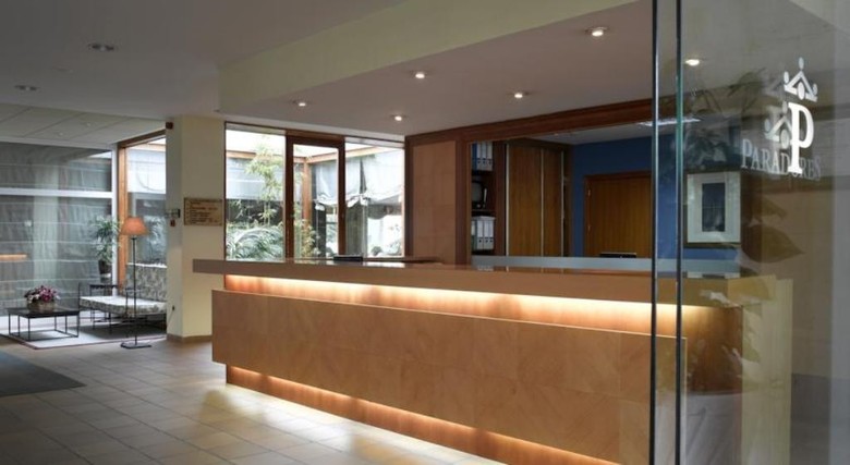 Hotel Parador De Benicarl�