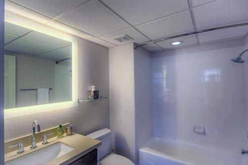 Wilshire Apartment 517