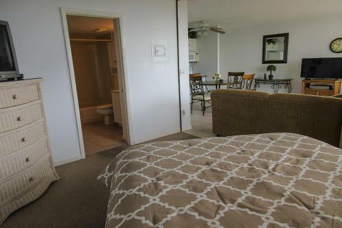 Estero Beach & Tennis 608b Apartment
