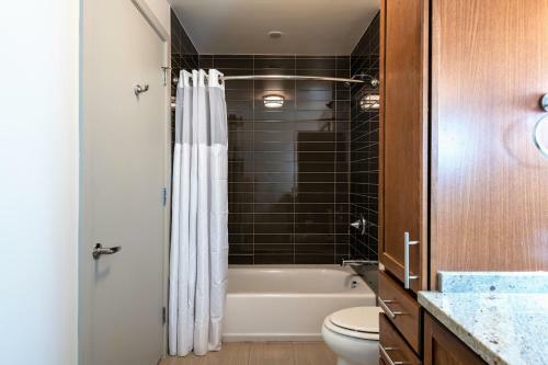 Elm Street Apartment By Stay Alfred