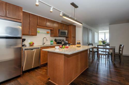 Elm Street Apartment By Stay Alfred