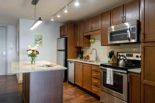 Elm Street Apartment By Stay Alfred