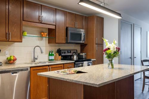 Elm Street Apartment By Stay Alfred