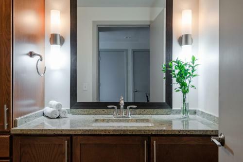Elm Street Apartment By Stay Alfred