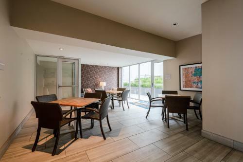 Elm Street Apartment By Stay Alfred