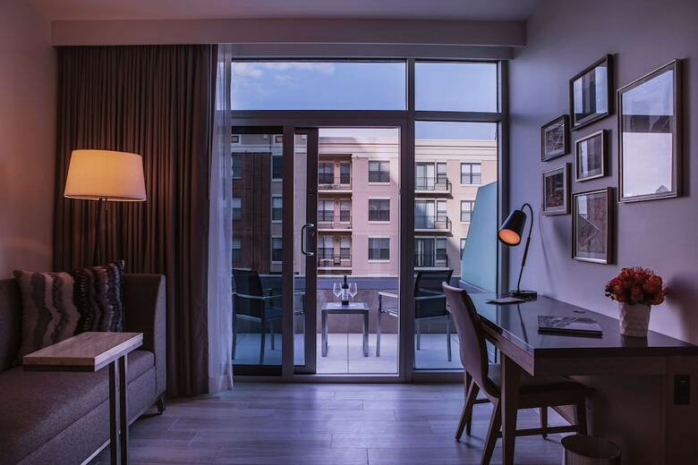 Hotel Canopy By Hilton Dallas Uptown