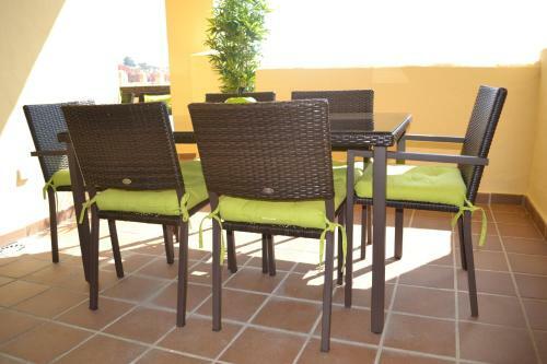 Duquesa Village Apartemento 2115
