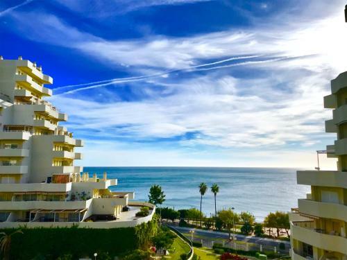 Estudios Y Apartamentos Benal Beach